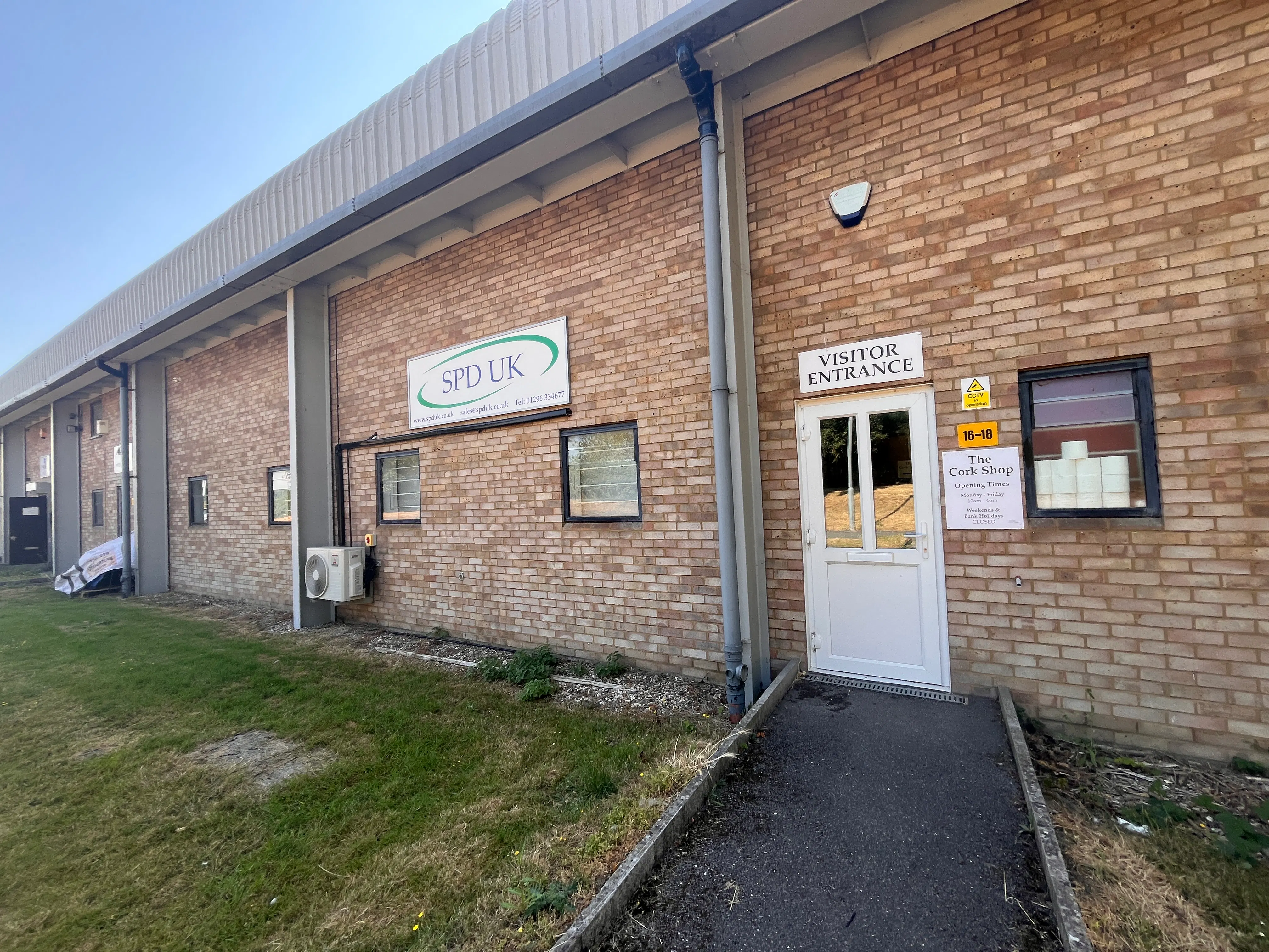 16-18 Rabans Close, Aylesbury, Industrial Lease Assignment - 20260716_092327056_iOS.jpg