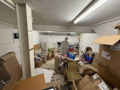 19 The Square, Petersfield, Retail To Let - Photo 21082025 13 56 50.jpg