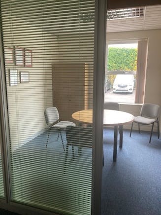 Ground Floor 39 Guildford Road, Lightwater, Offices To Let - meeting room.jpg