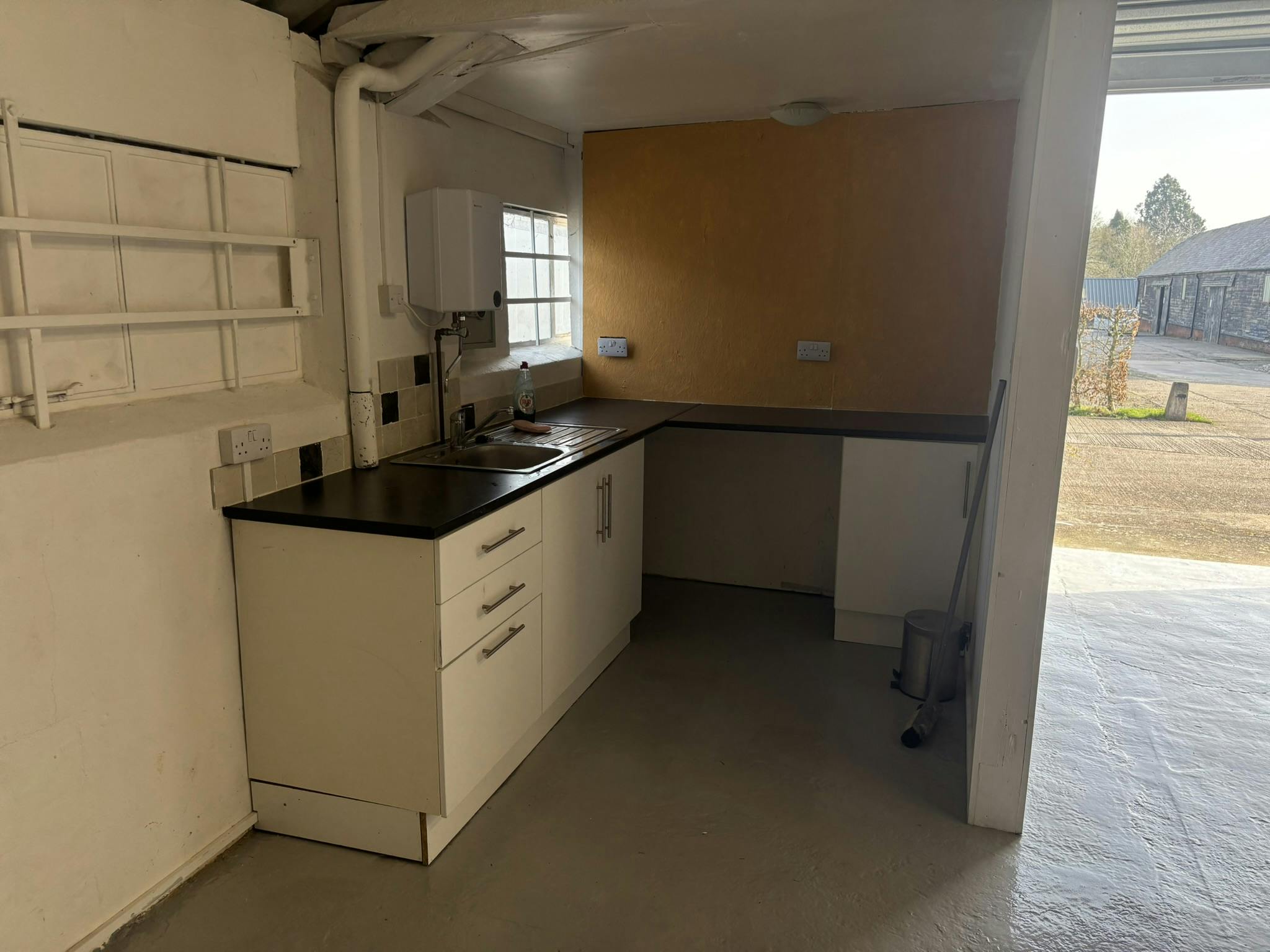 4 Pinkneys Farm, Maidenhead, Industrial To Let - IMG_7526.JPEG