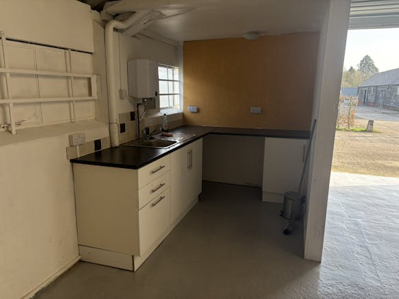 4 Pinkneys Farm, Maidenhead, Industrial To Let - IMG_7526.JPEG