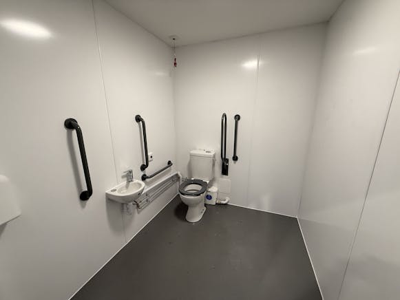 Unit 2, Droitwich Enterprise Hub, George Baylis Road, Droitwich Spa To Let - 20251223_124836744_iOS (1).jpg