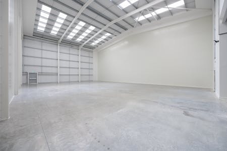 Unit 4, Metroplex Park, Tolworth, Industrial / Warehouse To Let - Metroplex Unit 4-1.jpg