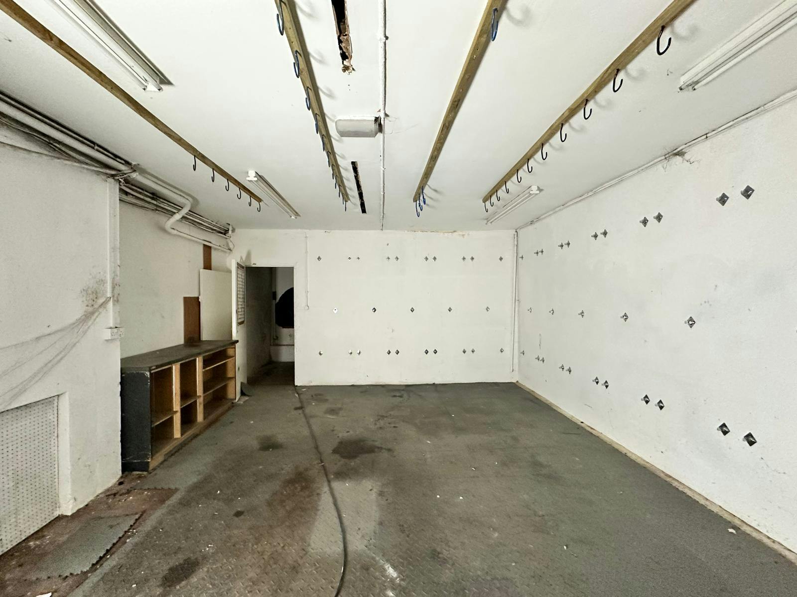 299 North End Road, London, Retail To Let - 1eee6e76-16ab-45fc-b5b0-45509a2bacd8.jpg