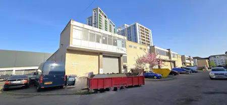 Unit 10, Lyndean Industrial Estate, London, Industrial To Let - 20260408_172424 - Edited.jpg