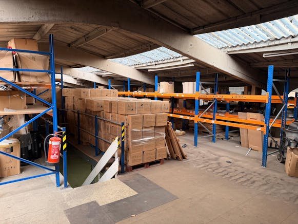 The Warehouse, Aylesbury, Industrial To Let - 20260428_143429000_iOS 6.jpg