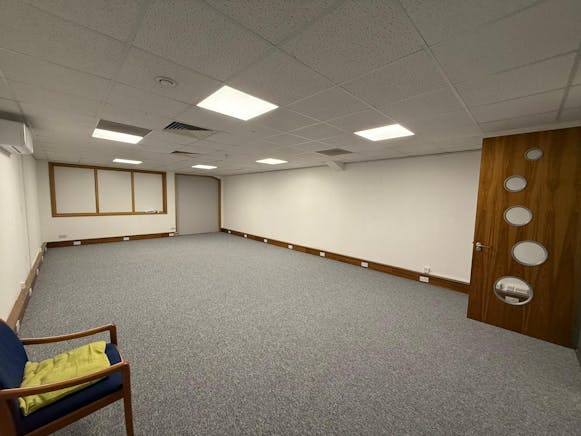 Woodland Place, Wickford, Office To Let - IMG20251119WA0053.jpg