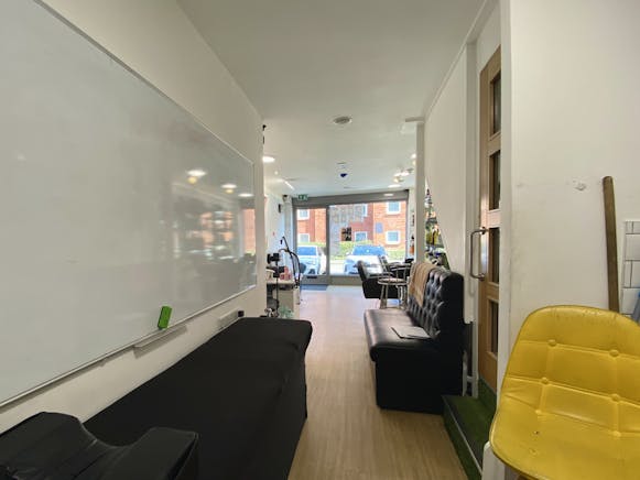 78 Park Street, Luton, Retail To Let - IMG_1889.JPG