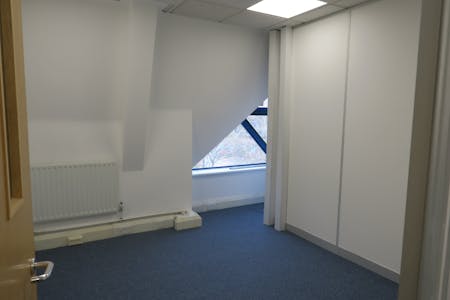 5 Warner House, Harrovian Business Village, Harrow, Office To Let - IMG_2754.JPG