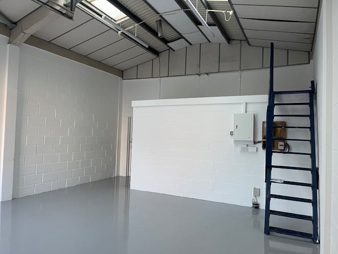 Unit 42 Robert Cort Industrial Estate, Reading, Industrial / Warehouse To Let - Indicative Photo of Similar Unit