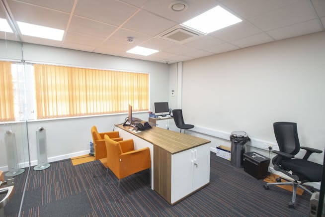 Unit 8 Maple Grove Business Centre, Hounslow, Industrial / Warehouse To Let - 10.jpg