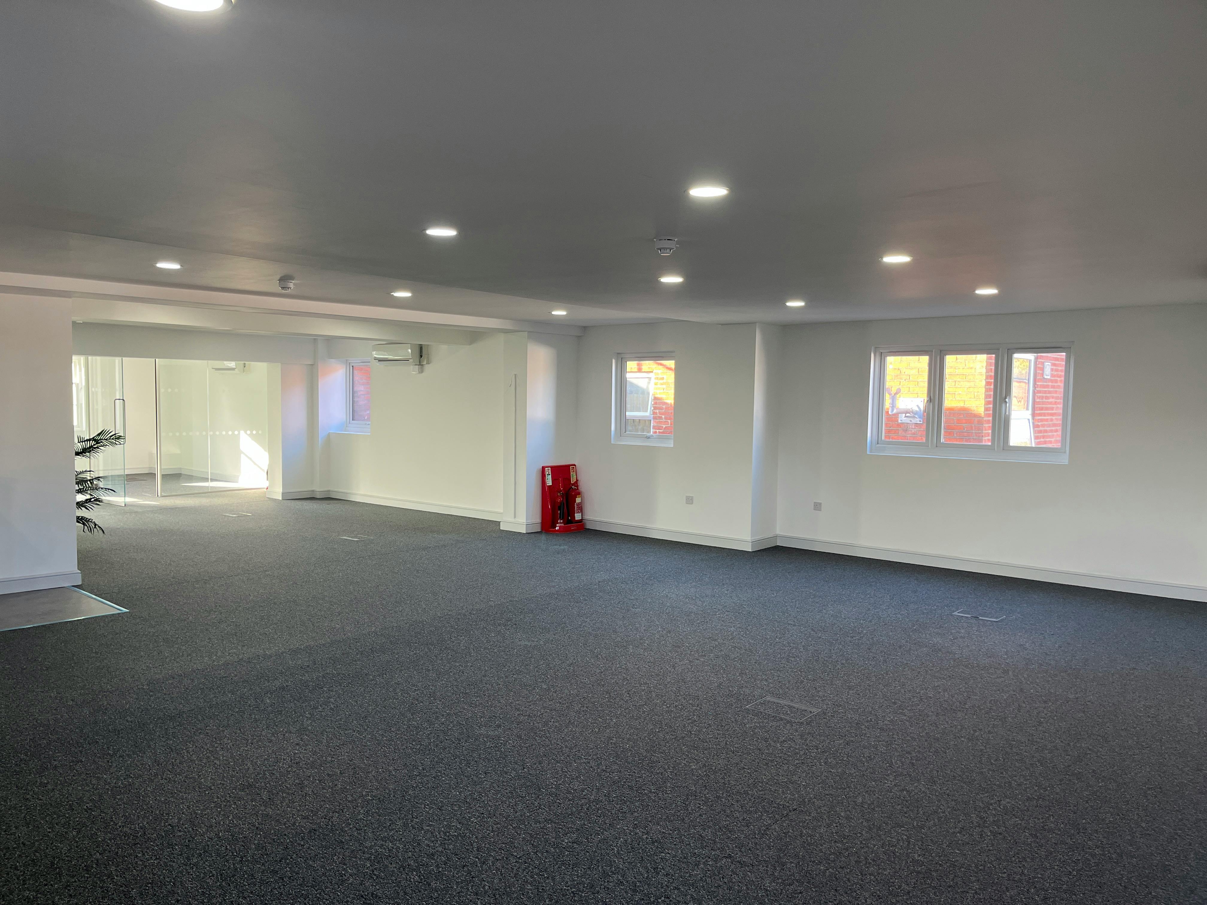 Second Floor Offices, 79-81 High Street, Marlow, Offices To Let - 20251104_133417573_iOS.jpg