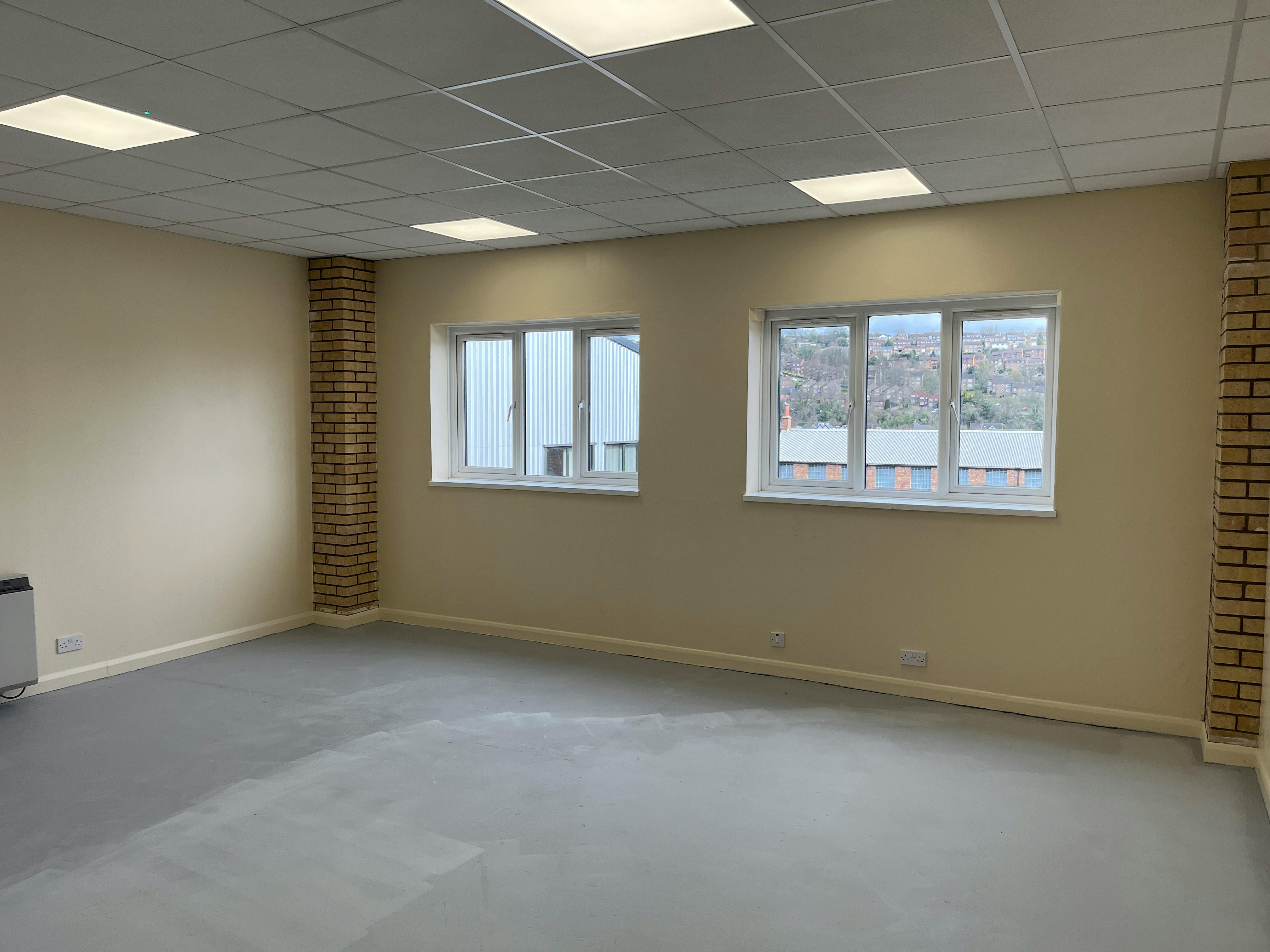 Unit 4, High Wycombe, Industrial / Offices To Let - 20250328_091411820_iOS.jpg