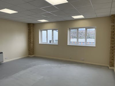 Unit 4, High Wycombe, Industrial / Office To Let - 20250328_091411820_iOS.jpg