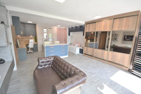 140 Park Lane, Whitefield, Retail To Let - Show Room