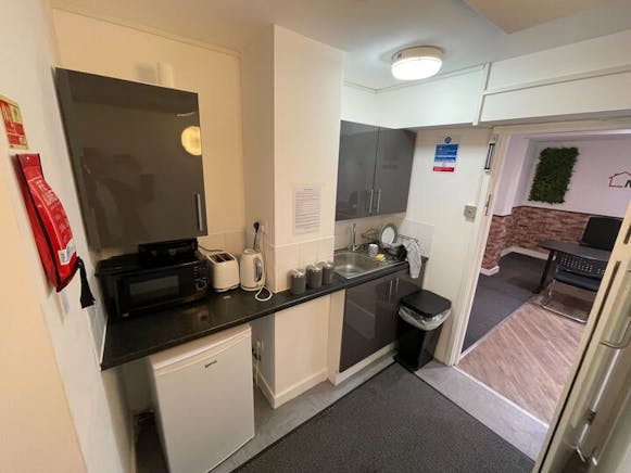 Prime Retail / Café / Grab & Go opportunity, 75 City Road, Old Street, London To Let - img_0143_720.jpg