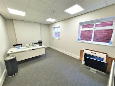 Head Office, Stockport, Office To Let - 20210930_082943 2.jpg