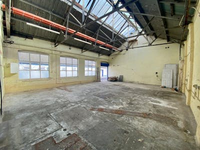 Unit 19 Britannia Estate, Luton, Automotive / Automotive Roadside (Car Showroom) / Distribution / Distribution Warehouse / Factory / Industrial / Industrial Land / Industrial/Logistics / Industrial / Manufacturing / Industrial Park / Industrial / Storage / Light Industrial / Logistics / Motortrade / Trade / Trade Counter / Trade Counter / Showroom / Urban Logistics / Warehouse / Industrial / Warehouse / Workshops To Let - eyJidWNrZXQiOiJwcm9wbGlzdC1pbWFnZXMtbGl2ZSIsImtleSI6Im1lZGlhXC9wcm9wZXJ0aWVzXC84MjI1MjlcL3Bob3Rvc1wvNTY2OTdlMTI5ODdmNmJhOWZ.jpg