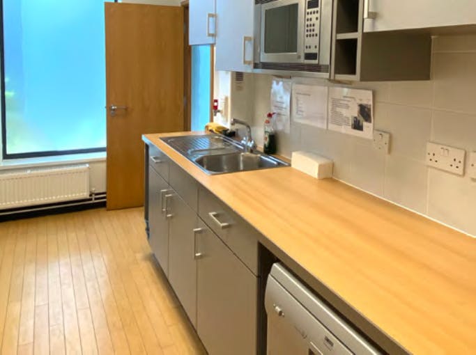 Office in Staines-upon-Thames - photo 4