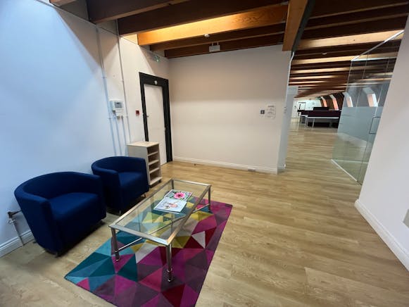First Floor Offices, 34 Market Square, Aylesbury, Offices To Let / For Sale - 20260319_110006024_iOS.jpg