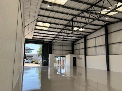 Unit 1, Oakwood Trade Park, Crawley, Industrial/Logistics To Let - IMG_0813.jpeg