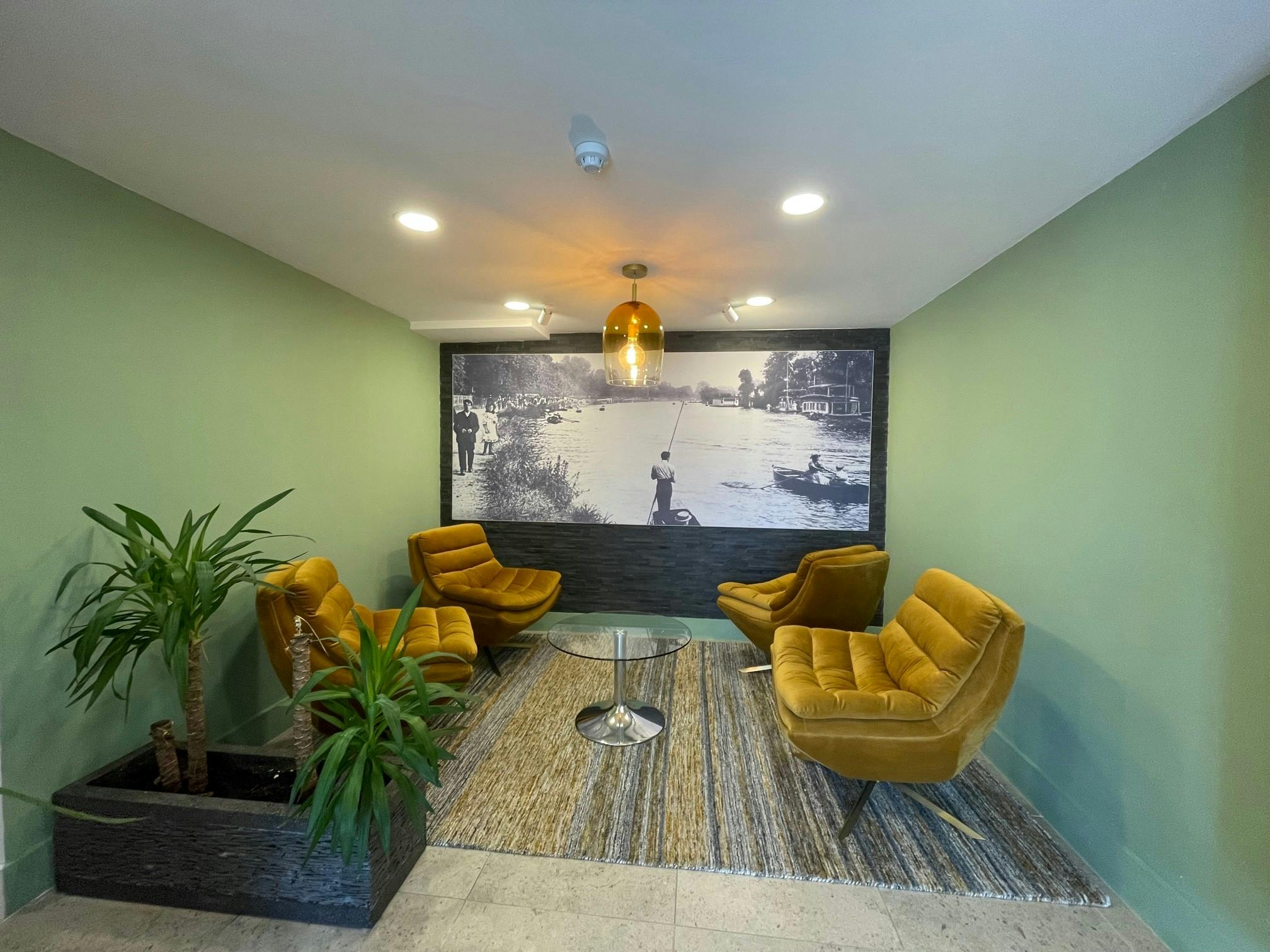 Office in Staines-upon-Thames - photo 2