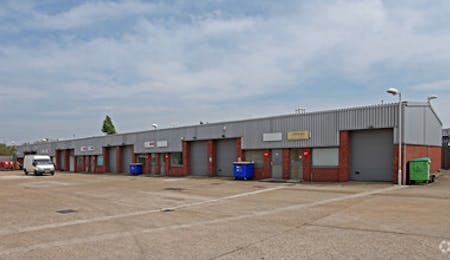 87 Whitby Road, Slough, Industrial / Warehouse To Let - 87 Whitby Road 1.jpg