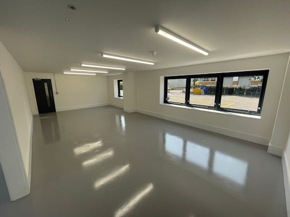 Riverview, 140-146 Cardiff Road, Reading, Warehouse & Industrial To Let - unit 3 1.jpg