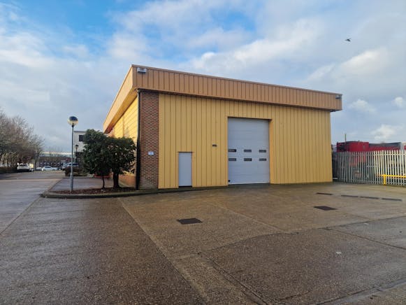 Unit F, Daneshill Central, Armstrong Road, Basingstoke, Industrial To Let - 20260130_085024.jpg