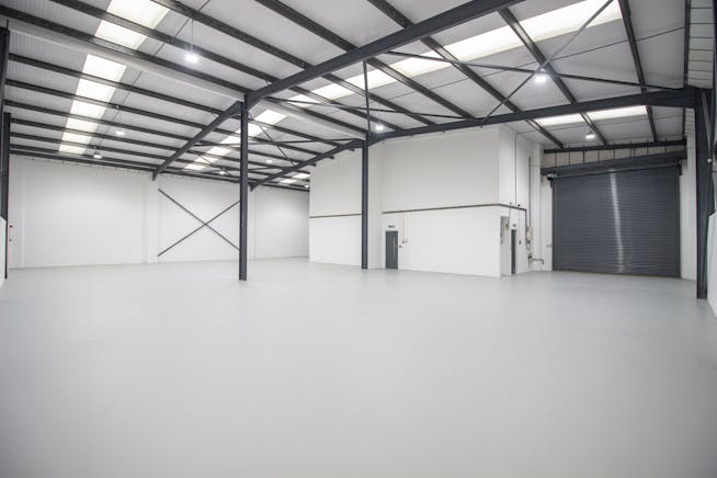 Units 9 & 10 Airlinks Industrial Estate, Heston, Industrial / Warehouse To Let - 3.jpg