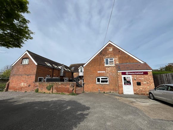 The Courtyard, Milton Road, Aylesbury, Offices / Offices To Let - WhatsApp Image 20240416 at 151546_ac574688.jpg