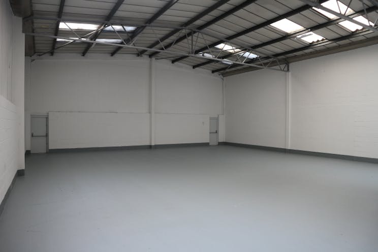 Unit 7 Oxford Road Industrial Estate, Reading, Industrial / Warehouse To Let - Oxford Road Industrial Estate Unit 7 Interior 4.JPG