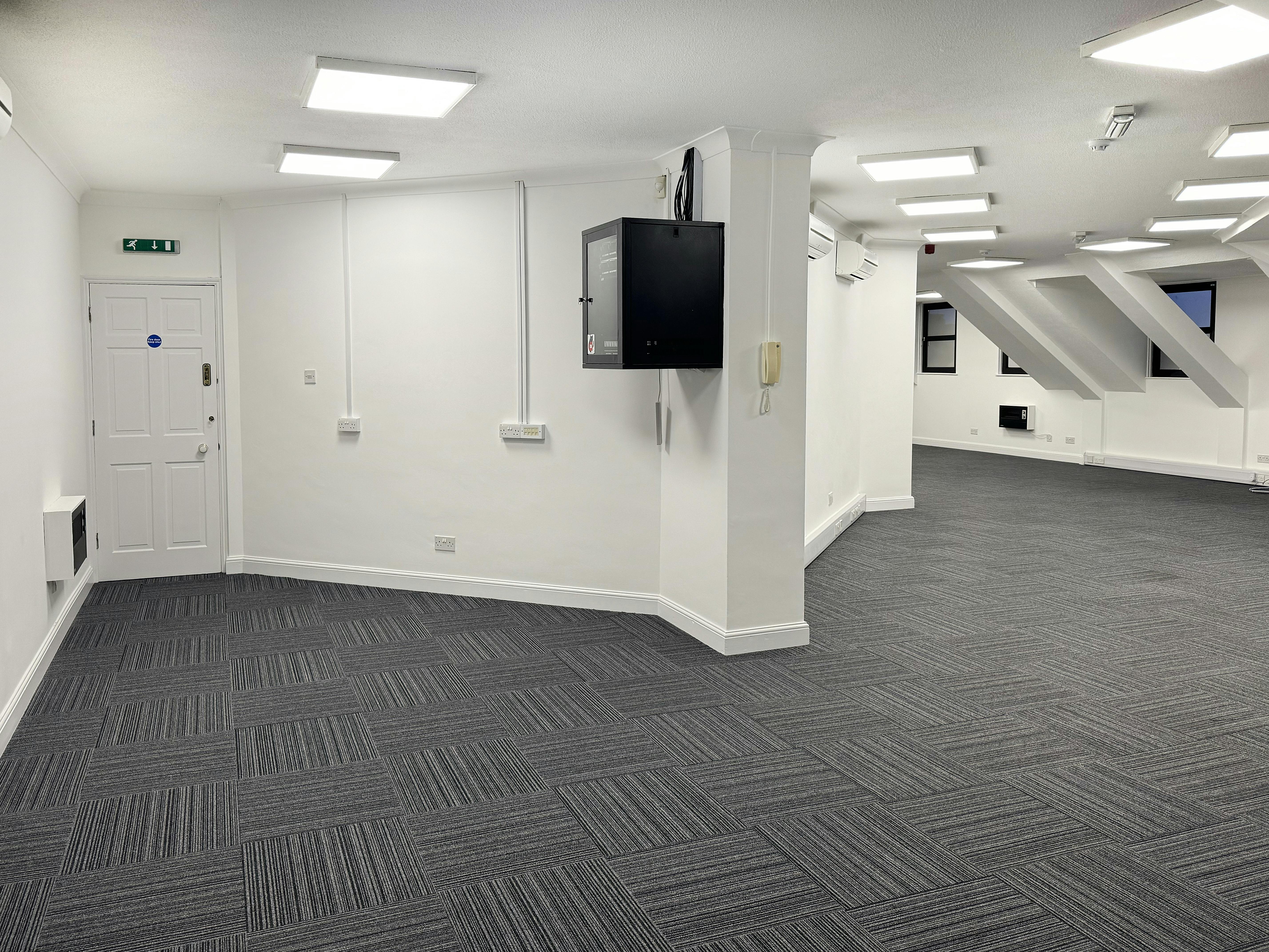 Suite 3, Dolphin House, Camberley, Offices To Let - IMG_8072.jpg