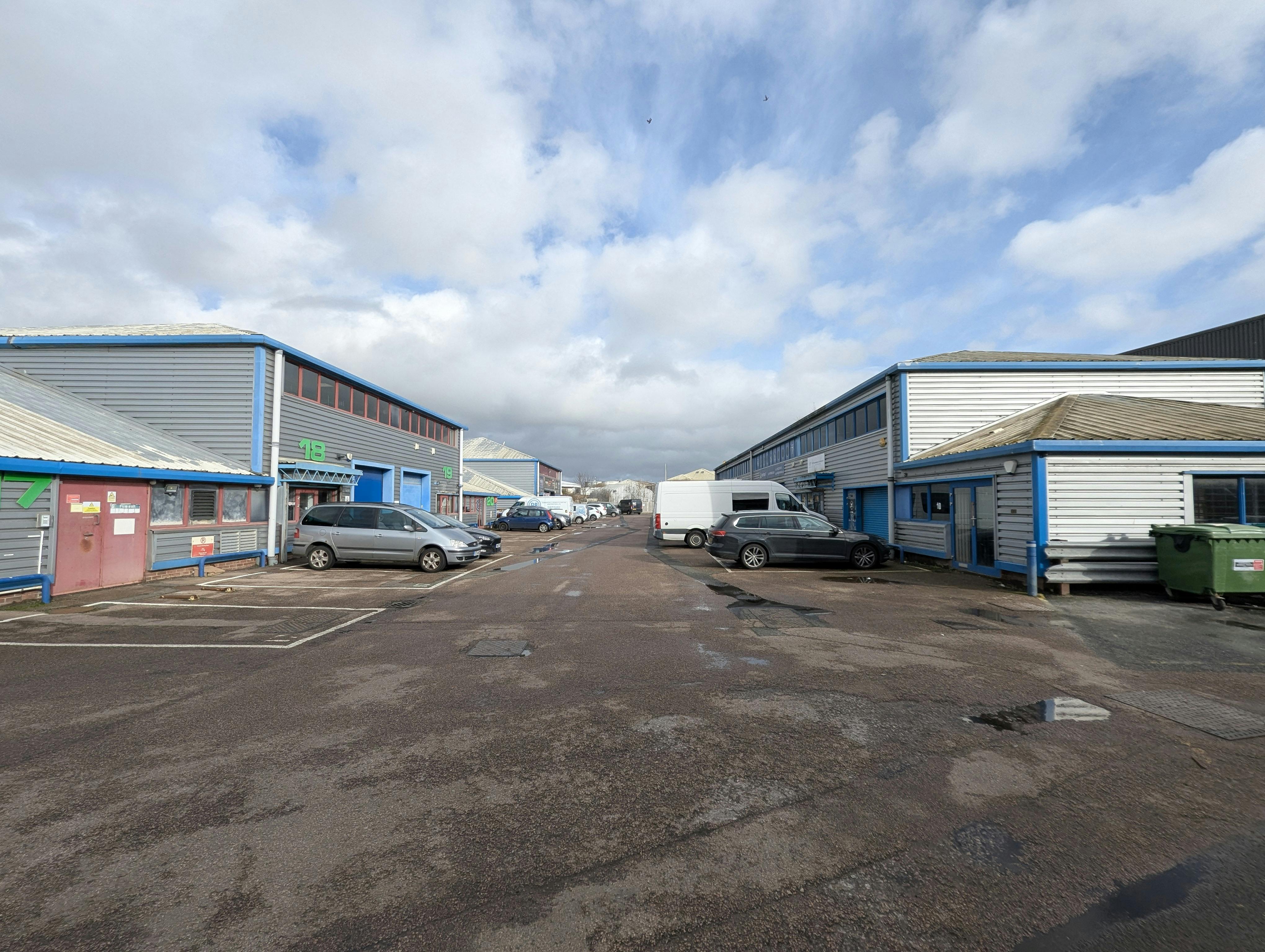 Units 11 & 12 Winston Business Centre, Lancing To Let - PXL_20260123_120541255.jpg