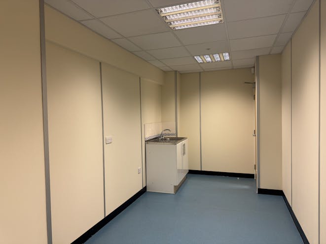 Unit 2, Oades Industrial Estate, Egham, Warehouse & Industrial To Let - IMG_5397.jpg