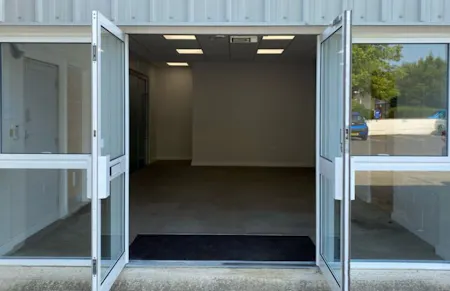 Kingscote A-B G6, Priory Park Industrial Estate, London Road, Tetbury, Industrial / Warehouse To Let - Kingscote-G6-Storage-to-Let-Internal-2-641x415.jpg