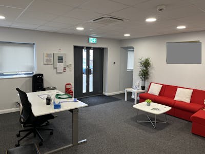 Units A & C Knaves, Beech Way, High Wycombe, E (Commercial / Business / Service) / Office / Workshops To Let - 20250121_123030933_V1.jpg