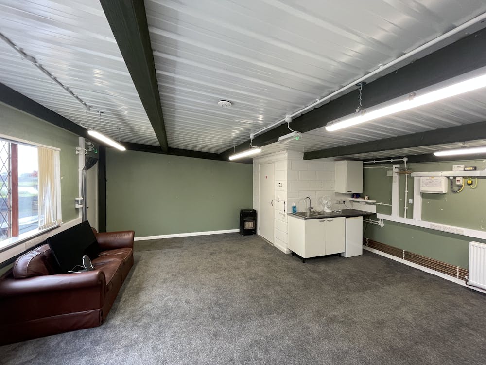Offices 1, 2 & 3 at Milton Pools - IMG_4213.JPG