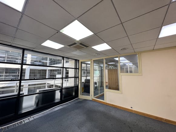 35 Beaufort Court, London, Offices To Let / For Sale - F32228A46BEF437988498B7D86CDEF2B.jpeg