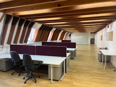 First Floor Offices, 34 Market Square, Aylesbury, Office To Let / For Sale - 20260319_105607311_iOS.jpg