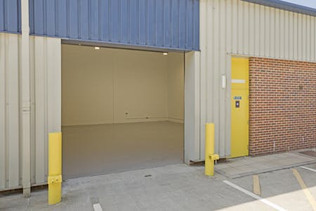 Units 13 - 17 Albion Park, Leeds, Industrial To Let - IMG_2057.jpg