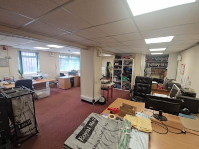 Unit 8d, Stockport, Industrial/Logistics To Let - 20250811_160833.jpg