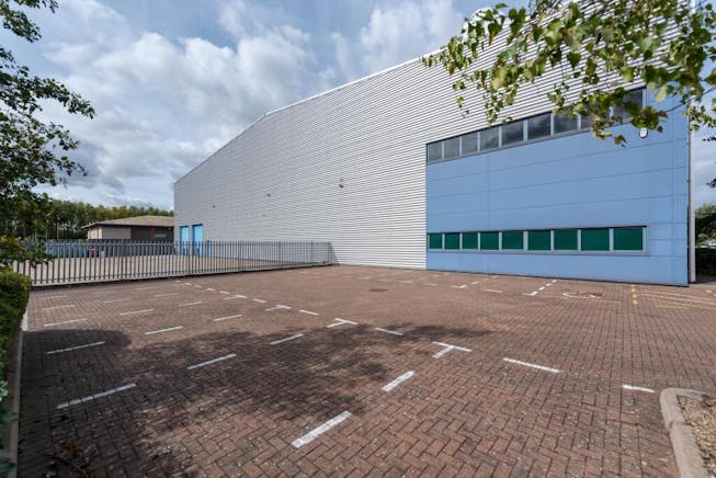 Units A & B Mead Park, Units A & B Mead Park, River Way, Harlow, Industrial To Let - External rear.jpeg