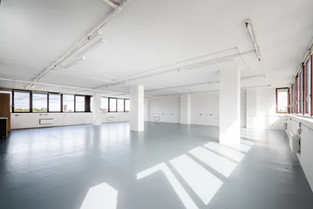 Regent Studios - 8 Andrews Road, London, Office To Let - Regent Studios 76 - Low Res  2.jpg