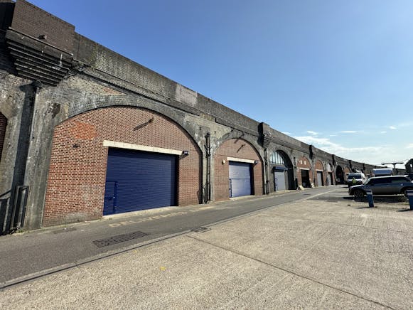 Arch 34 London Stone Business Estate, Battersea, Industrial To Let - 20240729_154000422_iOS.jpg