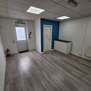 207 Lower Church Road, Burgess Hill, Retail To Let - 7d173621a267407ba1fa4f91f66877f8.jpg