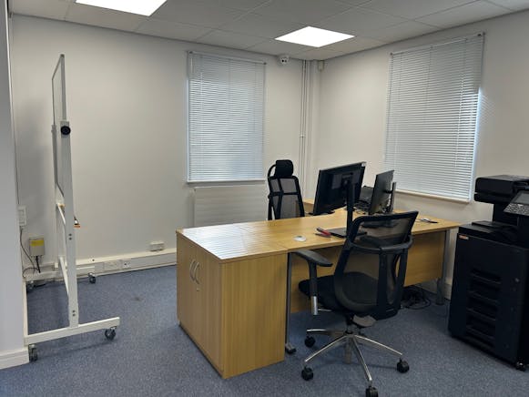 Unit 1, Wellington Business Park, Crowthorne, Offices To Let - 2.jpg