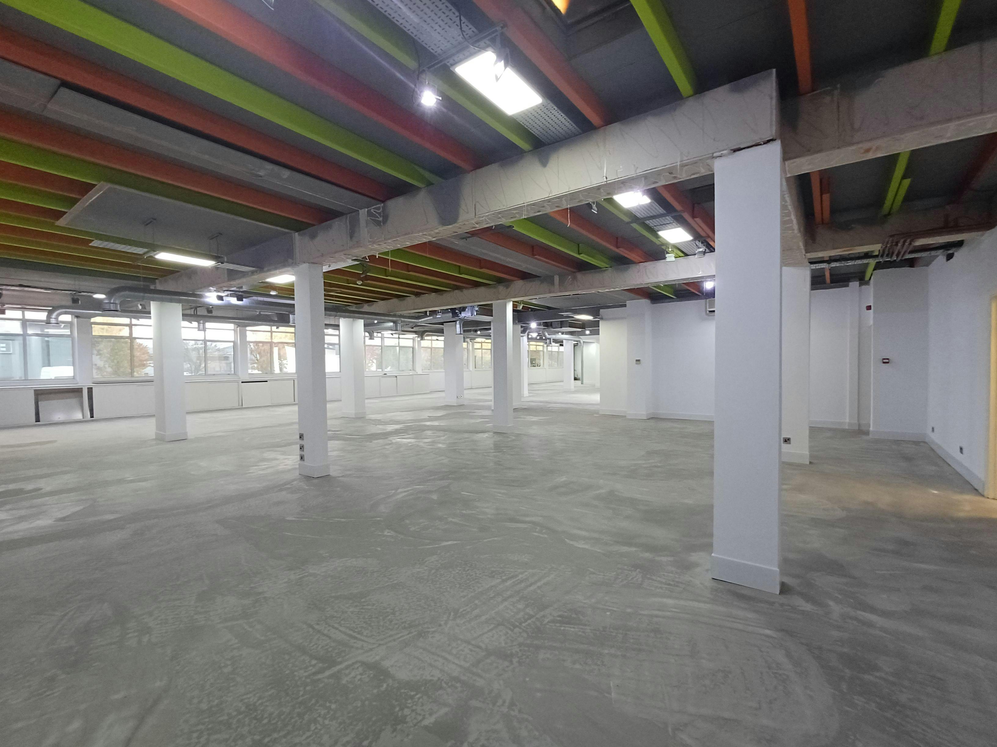 Retail/Shop in Crawley - photo 3