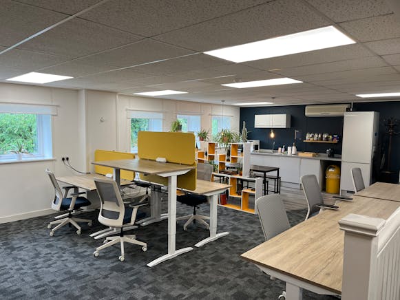 First Floor Offices, 2D Station Yard, Thame, Offices To Let - IMG_2822.JPG