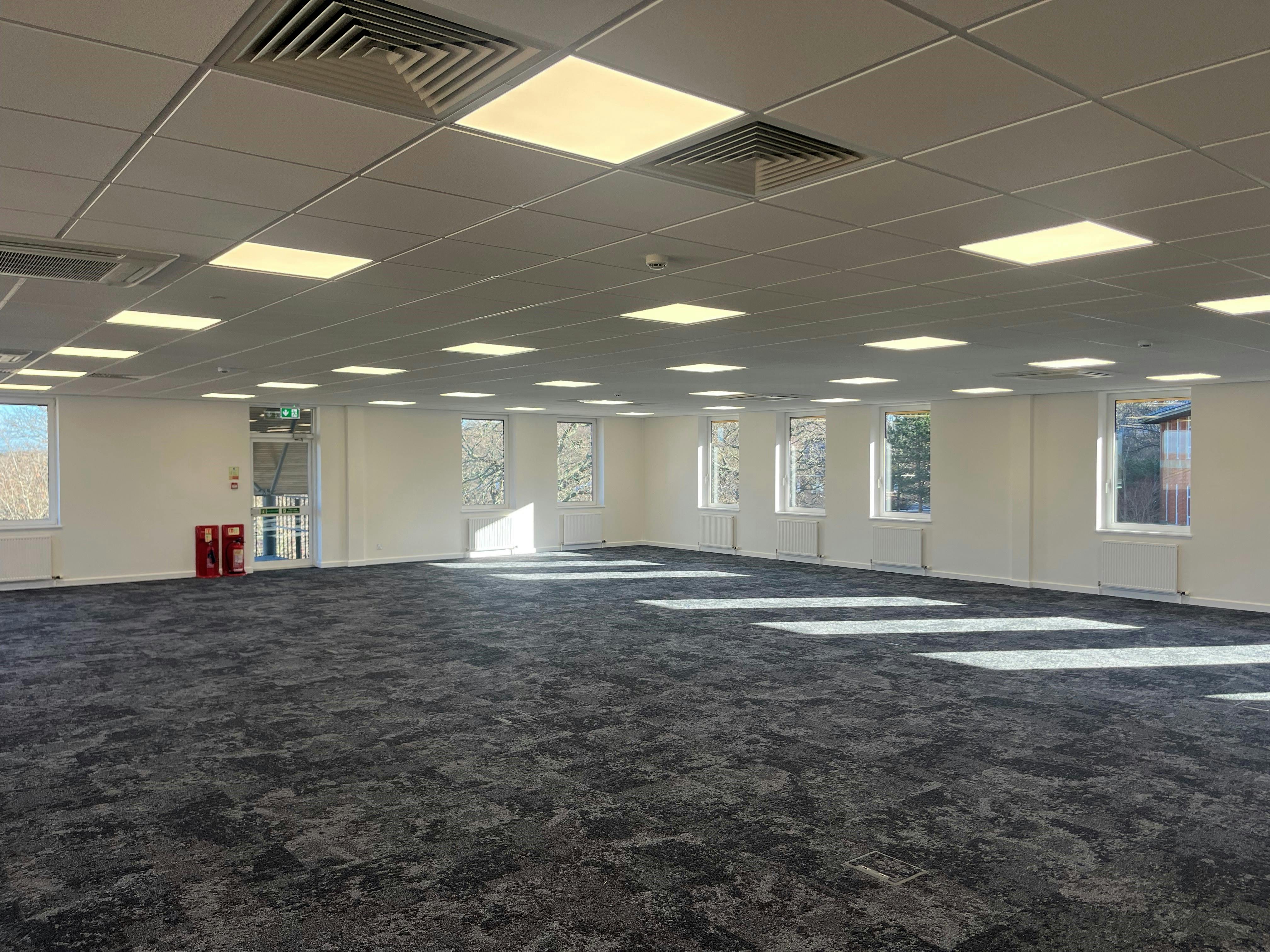 Office in Fareham - photo 4